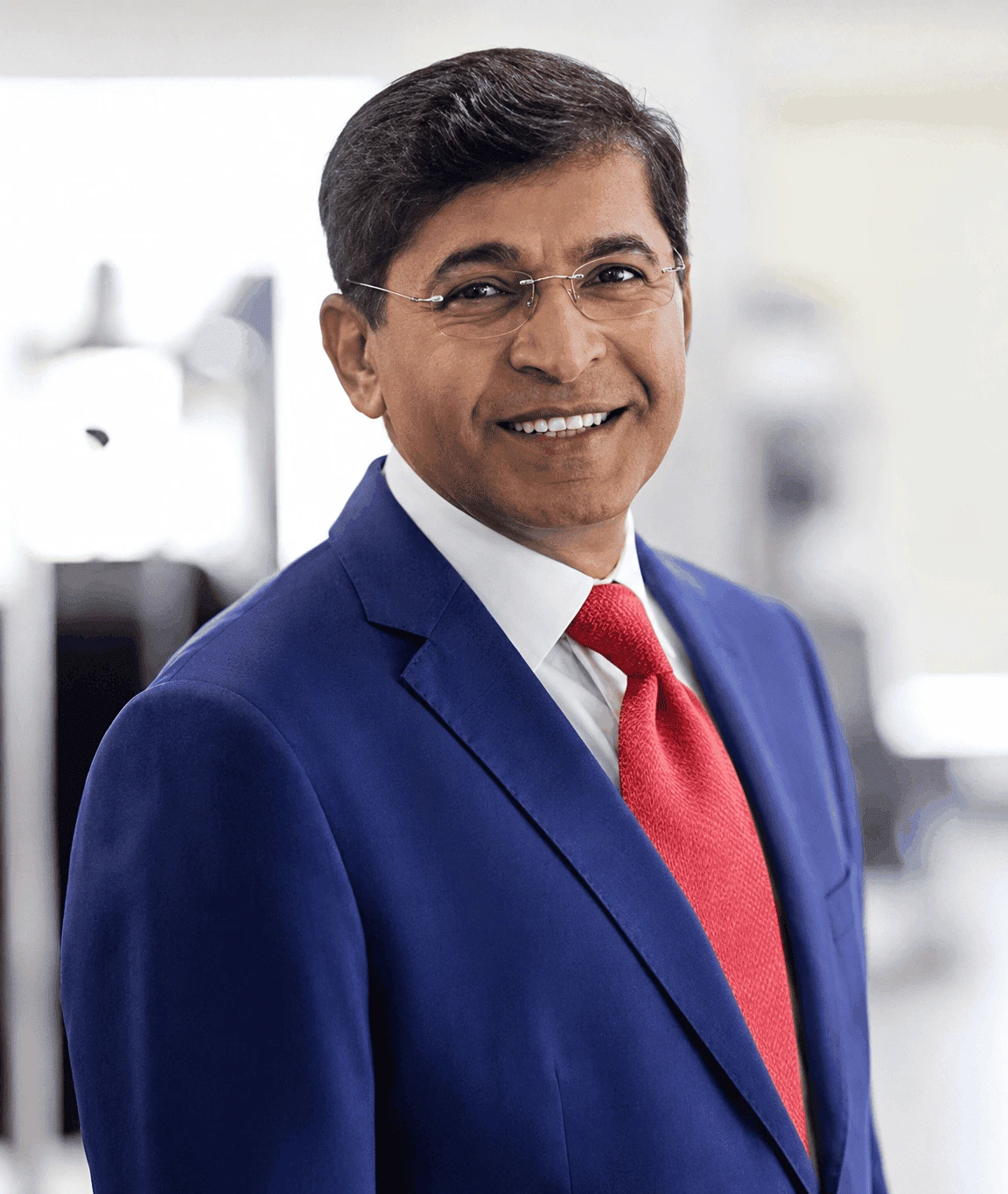 Dr.Mubarak Mirjat physiotherapist in South Chicago, Manchester and Evergreen Park IL